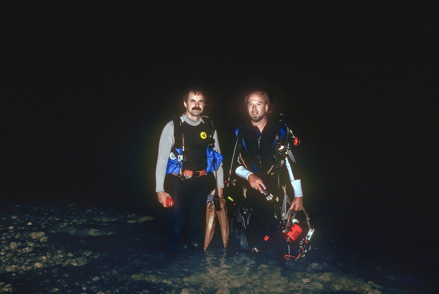 2b__Sabo returning from night dive_Roatan